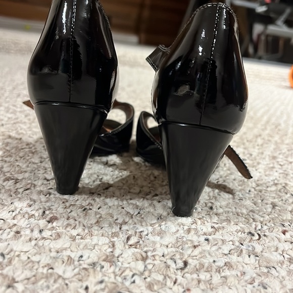 Make me an offer! US 8.5 Sofft black patent peep toe heels! - Picture 6 of 7